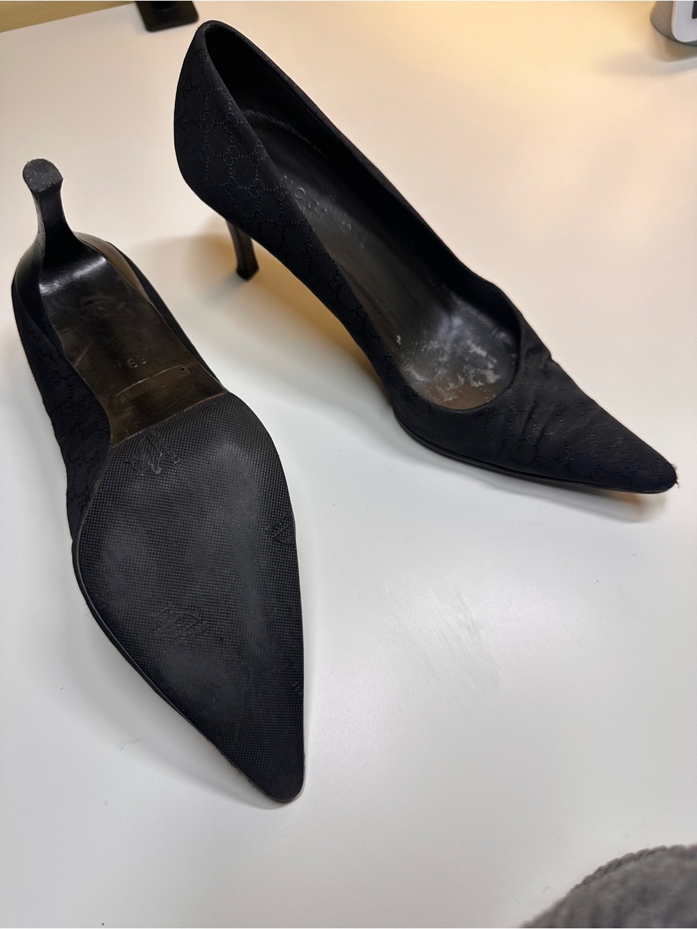 Gucci Black Pointed Toe Jacquard Pumps - Picture 5 of 6
